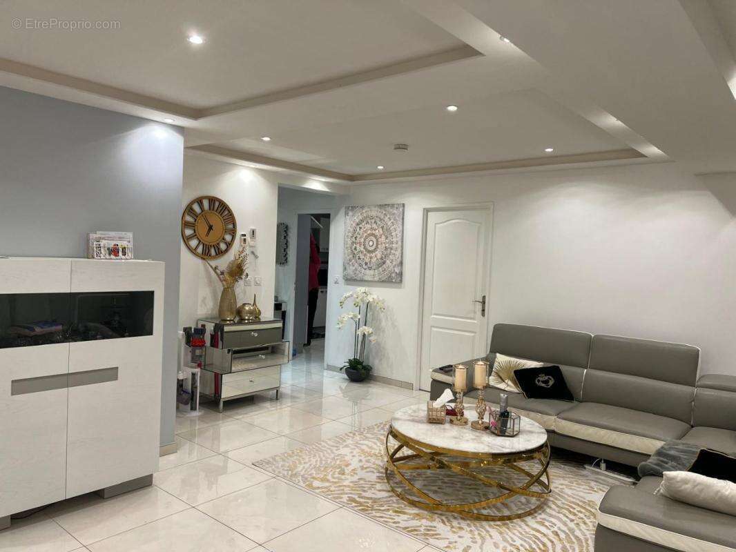 Maison à VETRAZ-MONTHOUX