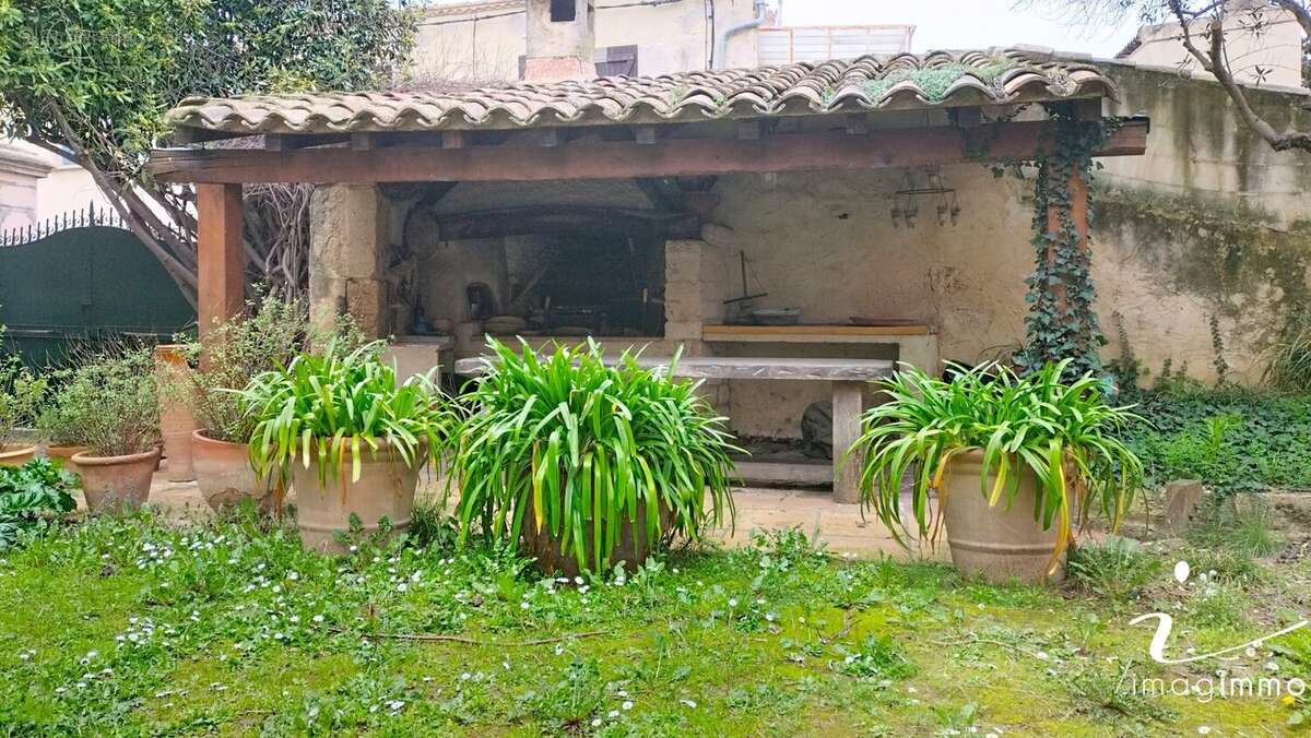 Maison à VIC-LA-GARDIOLE