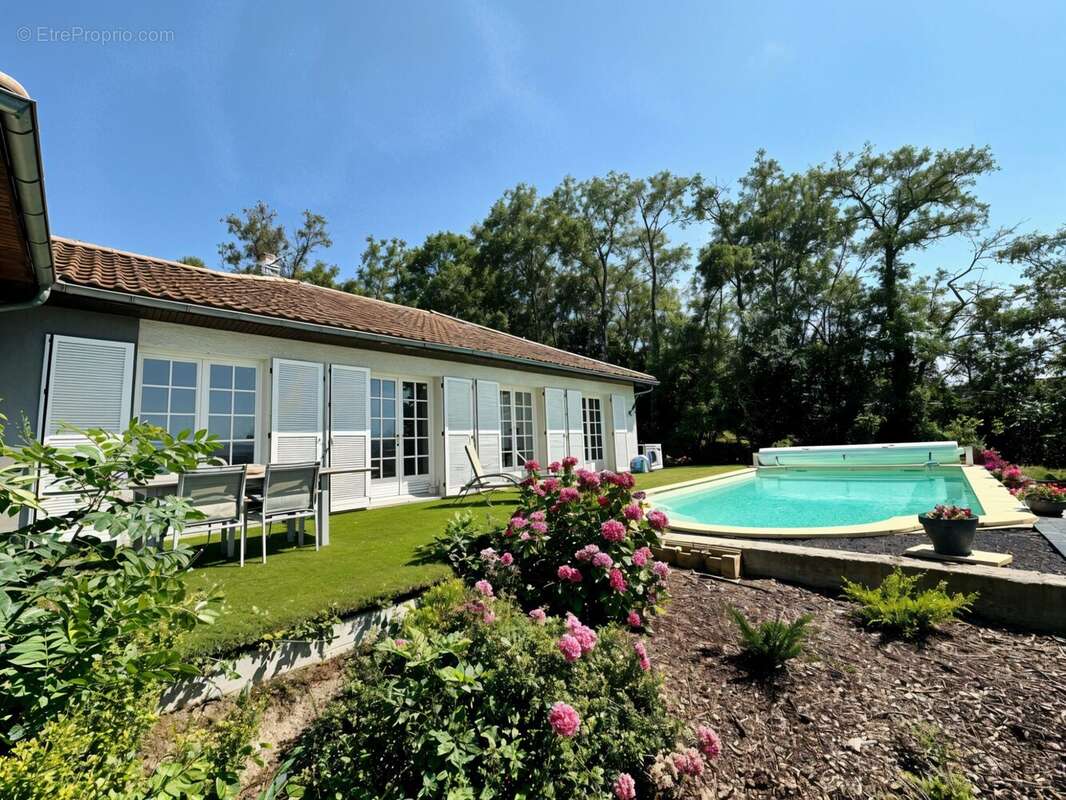 Maison à LA ROCHE-NOIRE