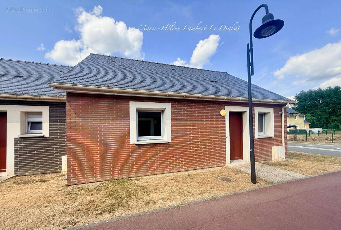 Maison à LA RIVIERE-SAINT-SAUVEUR