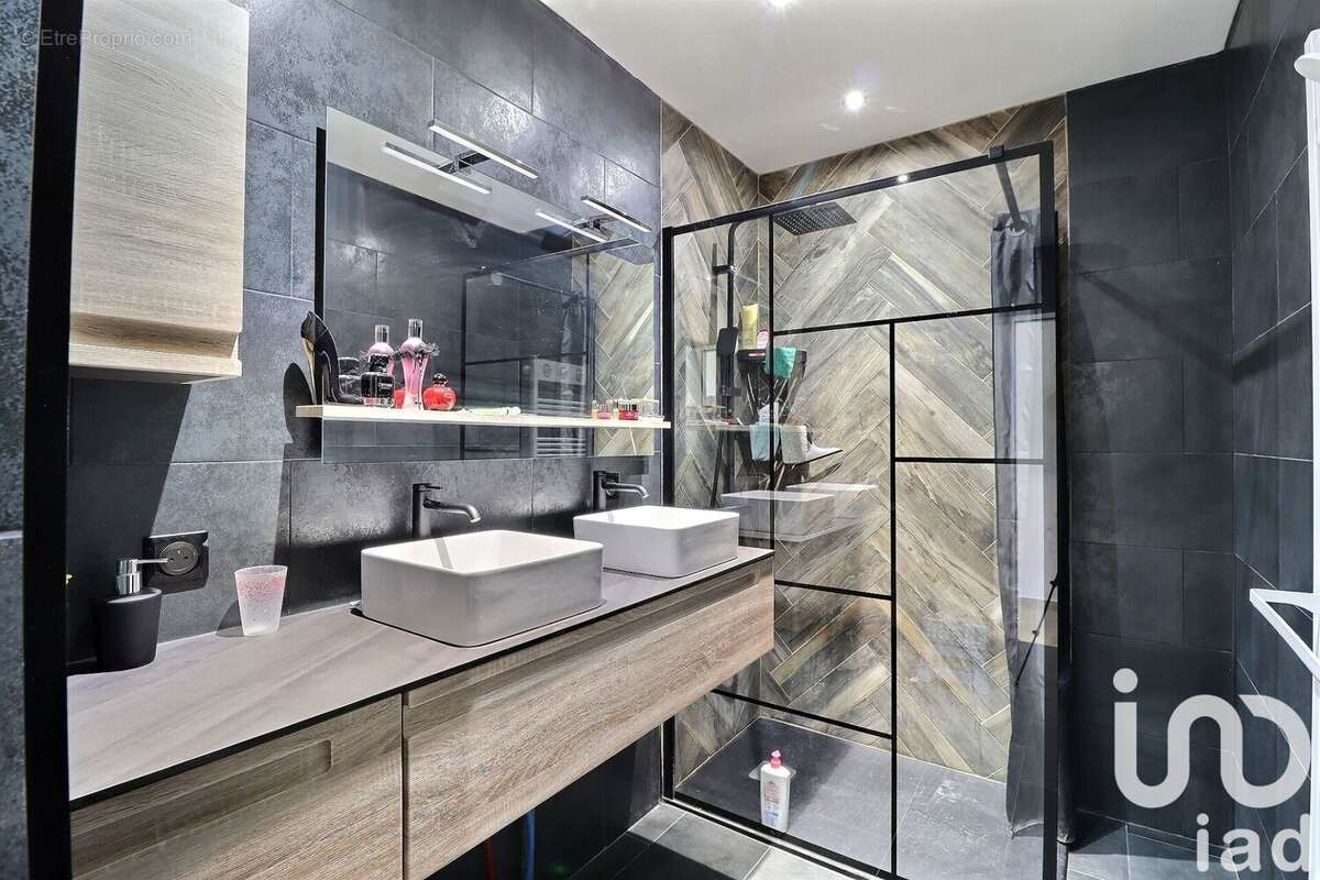 Photo 5 - Maison à SEILLONS-SOURCE-D&#039;ARGENS