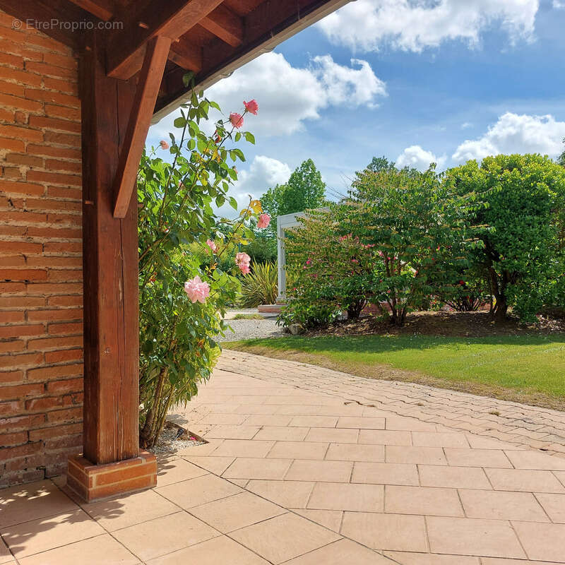 Maison à vendre 13 pièces MONTAUBAN (82), salle de reception, parking, bureaux, cave, dépendances,  parc de 8000m2, 2 entrées in - photo 93