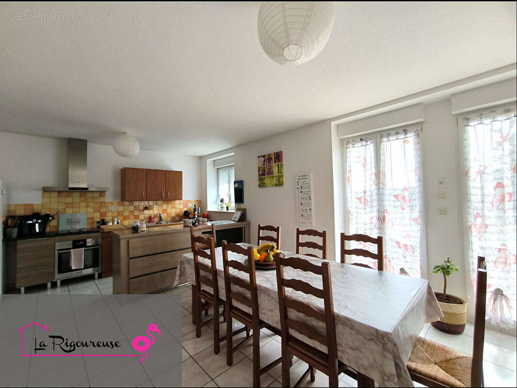 Maison à RADDON-ET-CHAPENDU