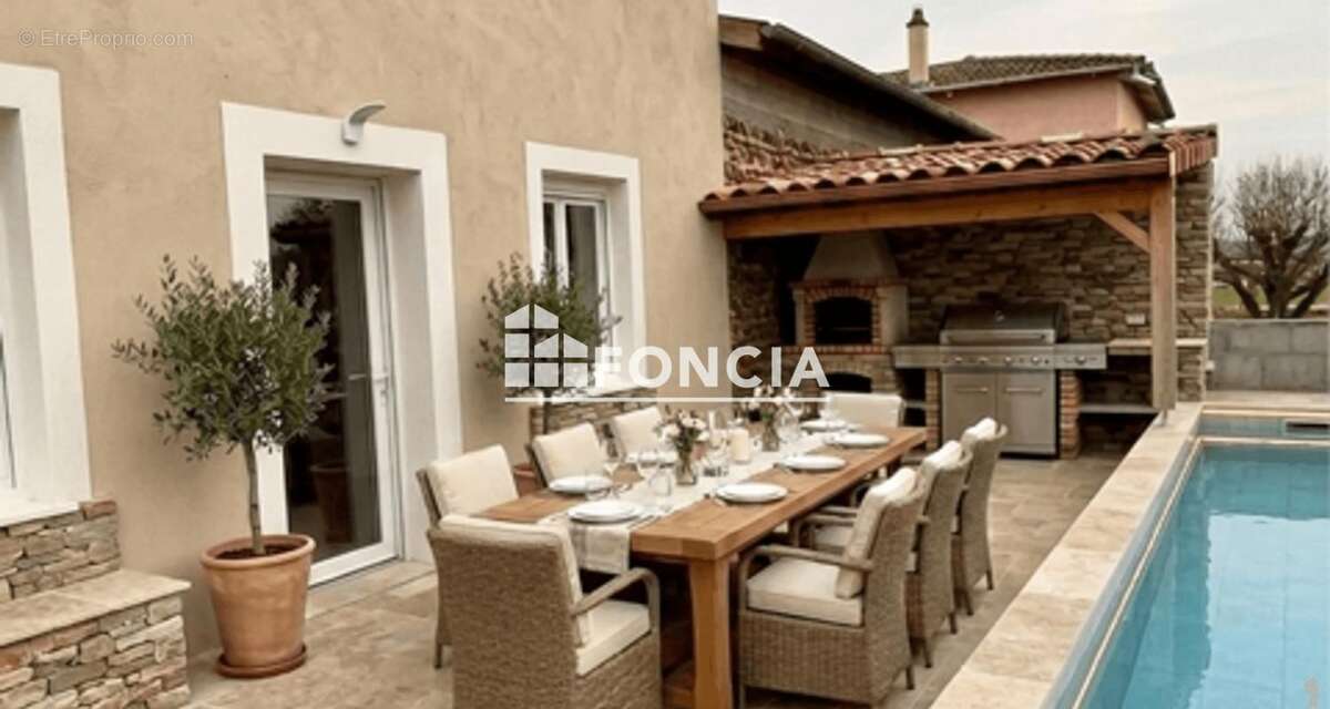 Maison à CLONAS-SUR-VAREZE