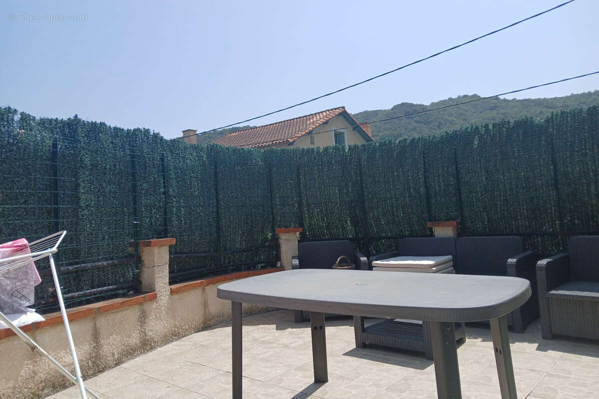 Appartement à REYNES