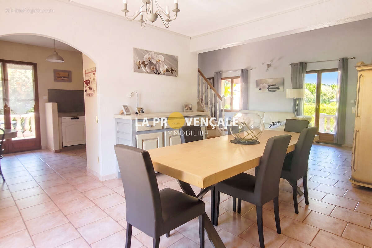 Maison 150 m² à Greasque  - photo 7