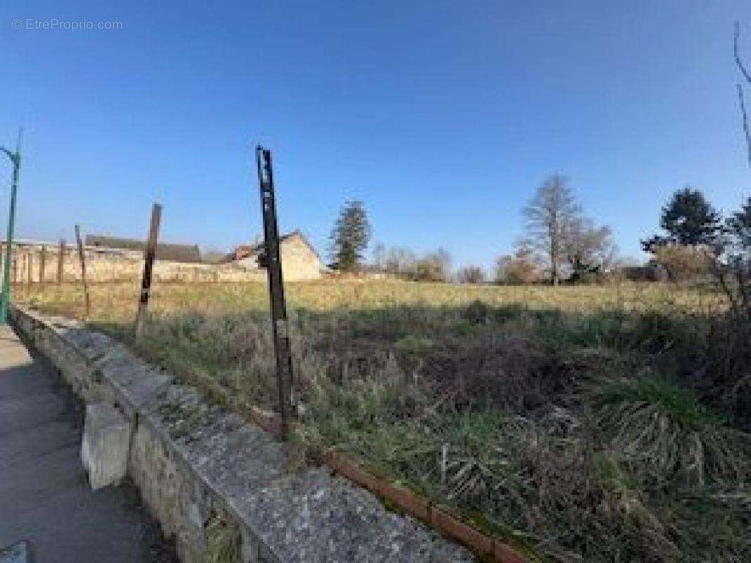 Terrain à CIRY-SALSOGNE