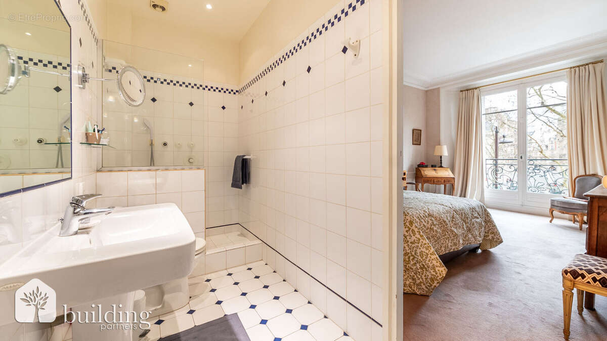 Appartement à PARIS-17E