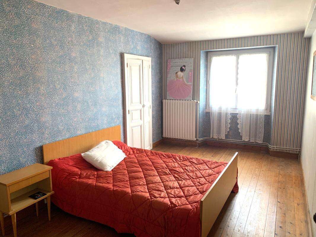 Maison familiale 121 M2 plein bourg - photo 8