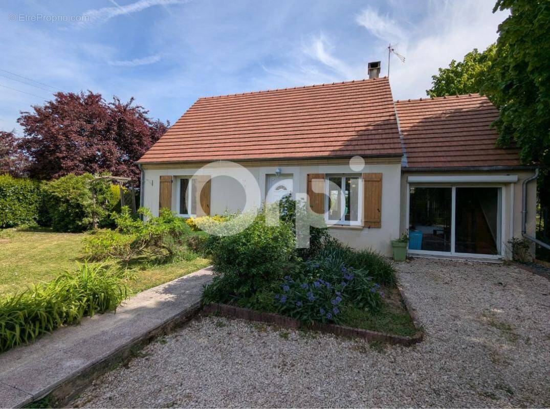 Maison à MONTIGNY-LENGRAIN