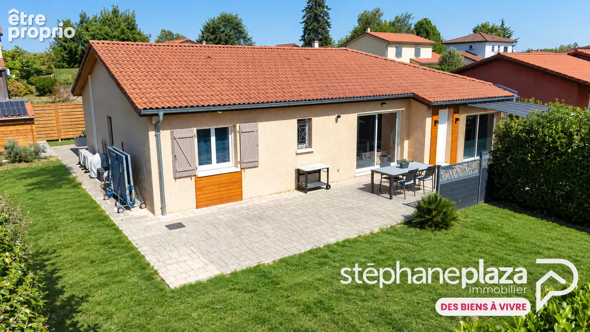 Maison PLAIN-PIED 118.7m² au centre de VILLARS-LES-DOMBES, 4 chambres et terrain aménagé. - photo 3