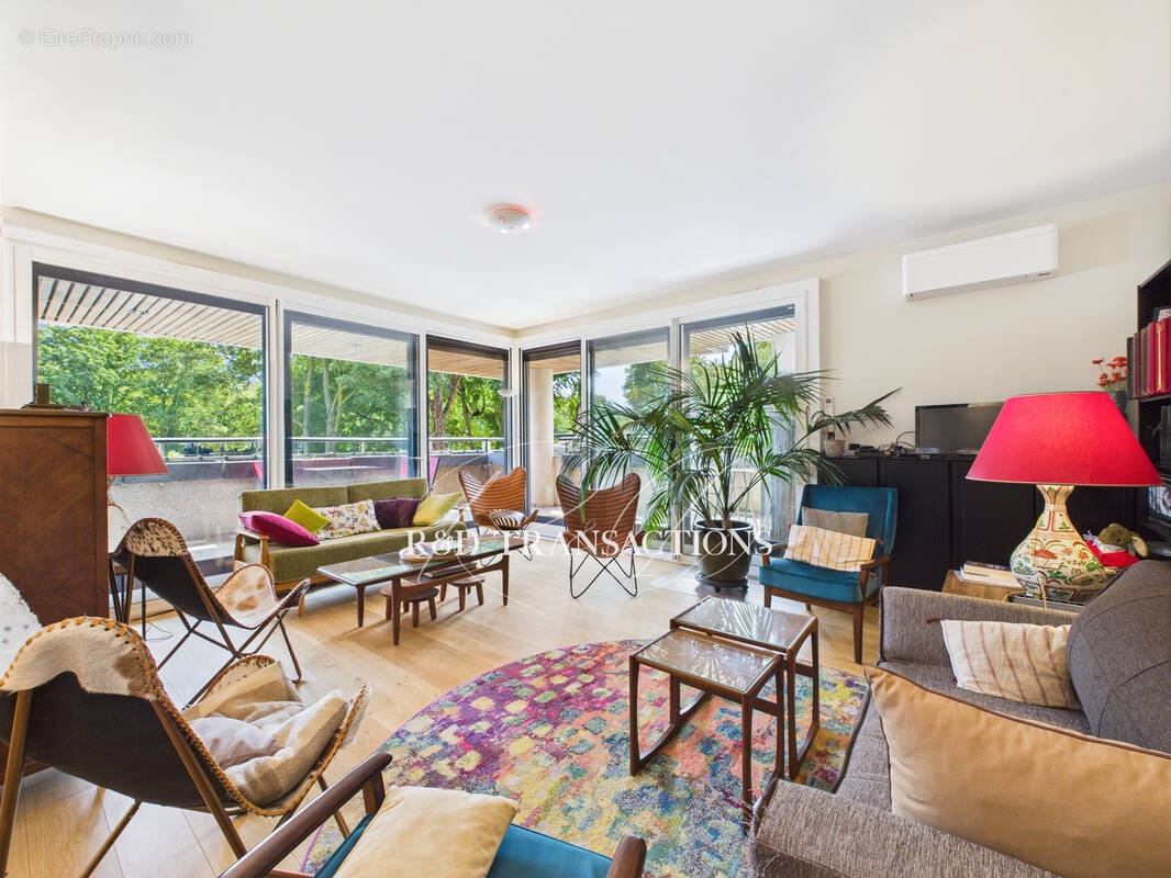 Appartement à NEUILLY-SUR-SEINE