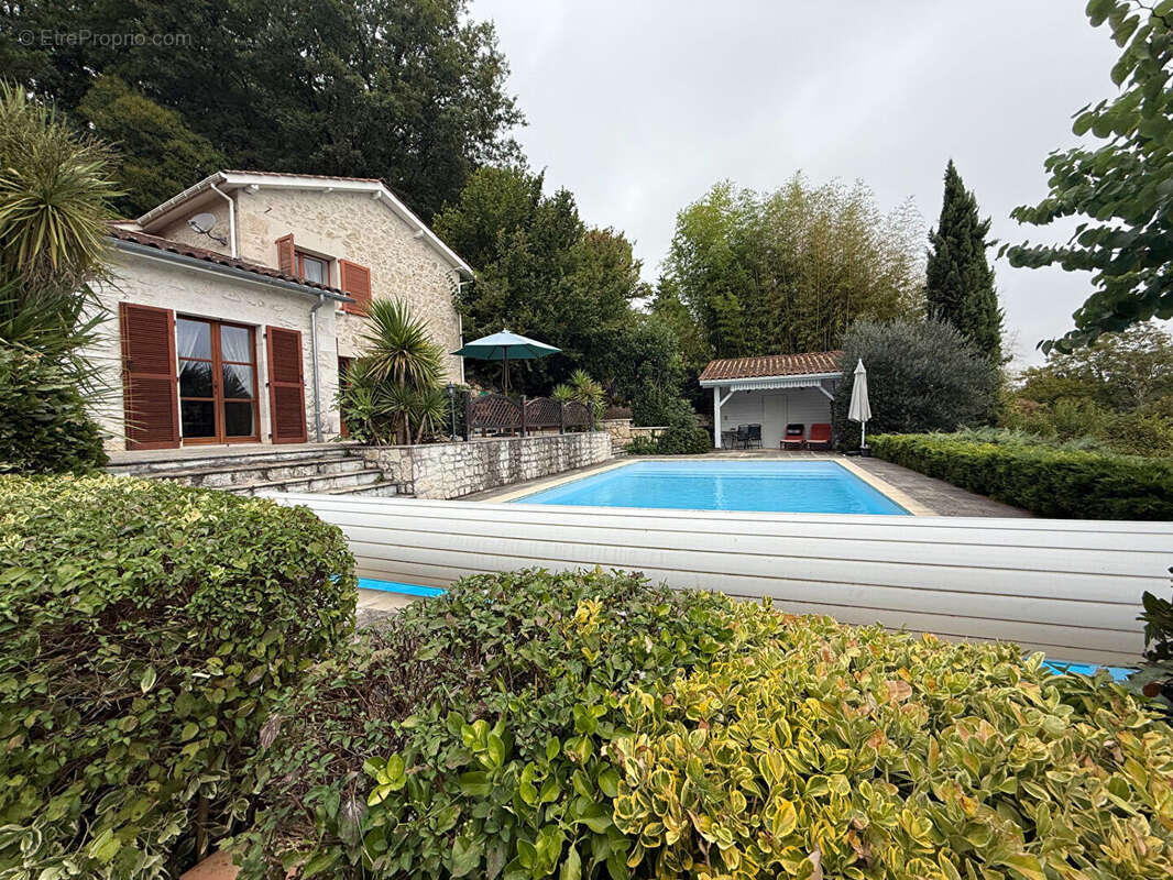 Maison à SAINTE-COLOMBE-DE-VILLENEUVE