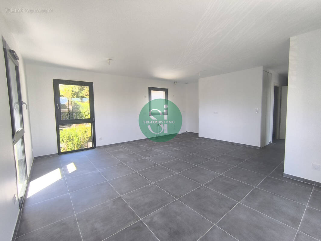 Appartement à SIX-FOURS-LES-PLAGES