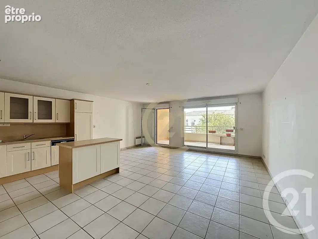 Appartement 70 m² à Uzes  - photo 2