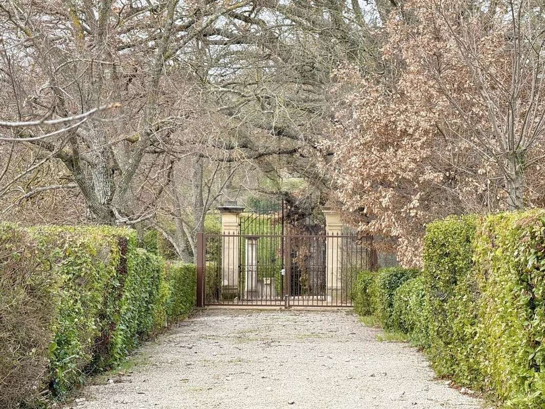 Aix-en-provence / propriété du xviiie siècle - domaine sécurisé avec dépendances - 5 minutes centre- ville - photo 5
