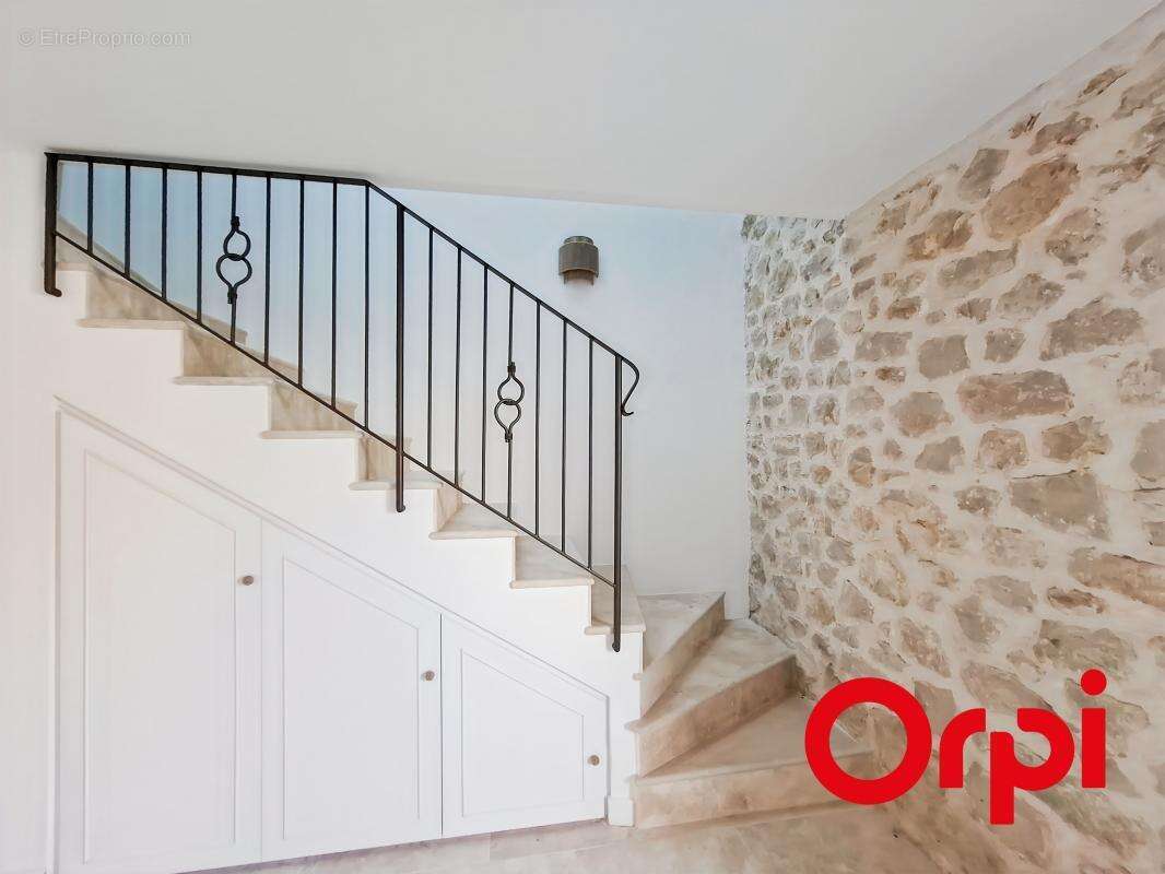 Maison à LE PUY-SAINTE-REPARADE