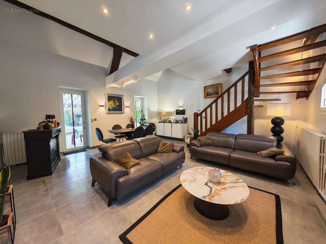 Maison 263 m² à Massay  - photo 2