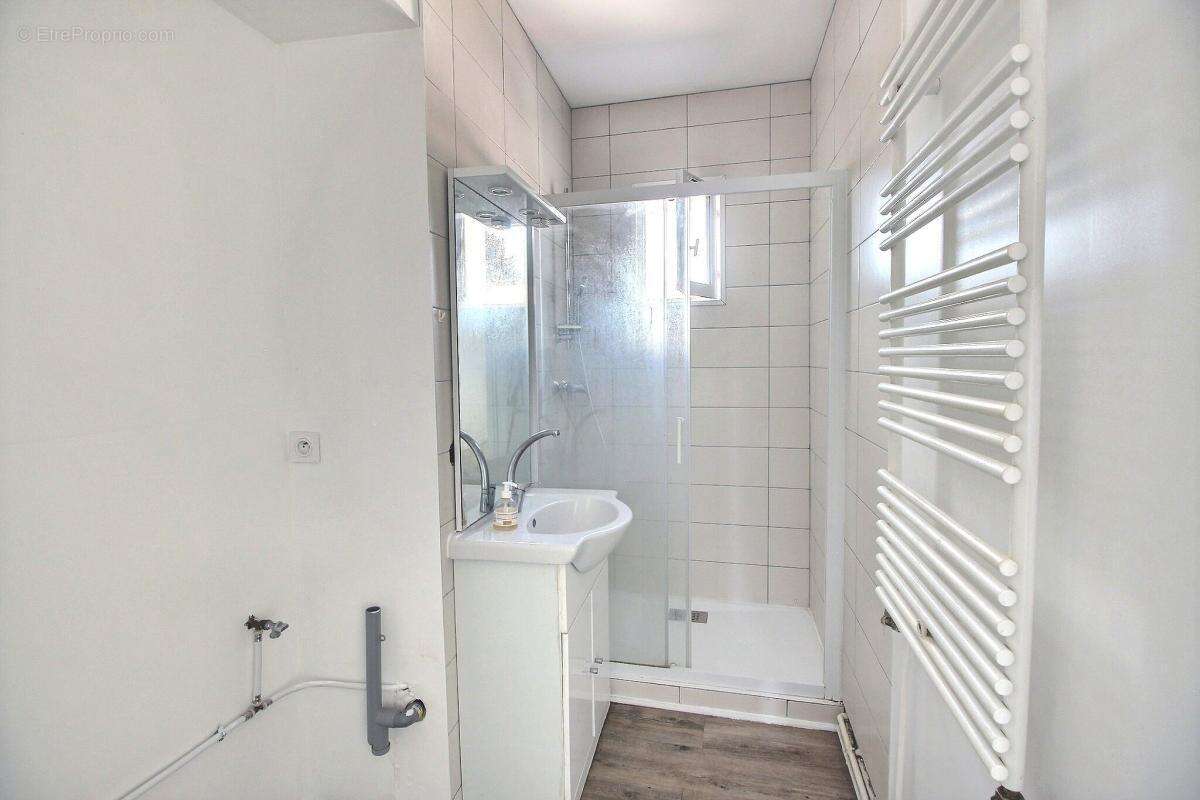Appartement à LES AVENIERES