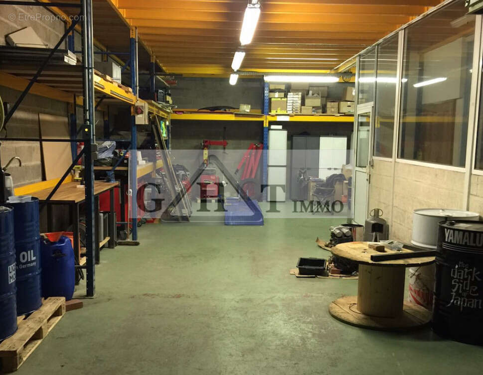 Local d’activité avec bureaux – 270 m² – À vendre – Montgeron - photo 2