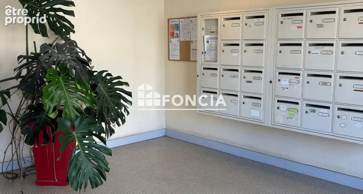 Appartement T2 avec balcon louer avec parking et cave au pied du Tram - photo 3