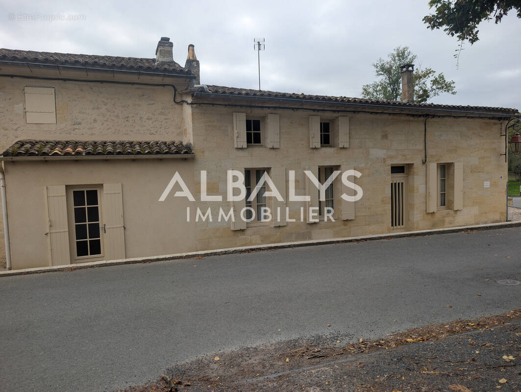 Maison à LES ARTIGUES-DE-LUSSAC