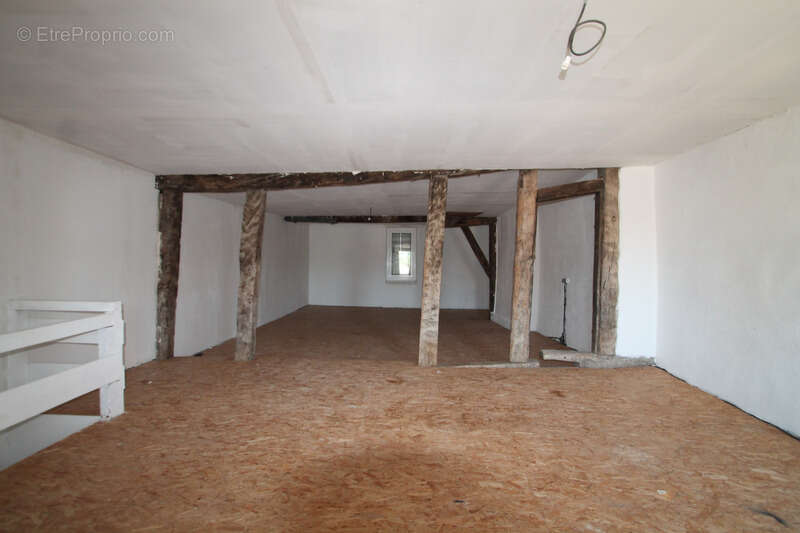Maison de village de caractère à vendre– 109 m² – 3 chambres + Grenier aménageable (67 m²) - cour extèrieure - photo 12