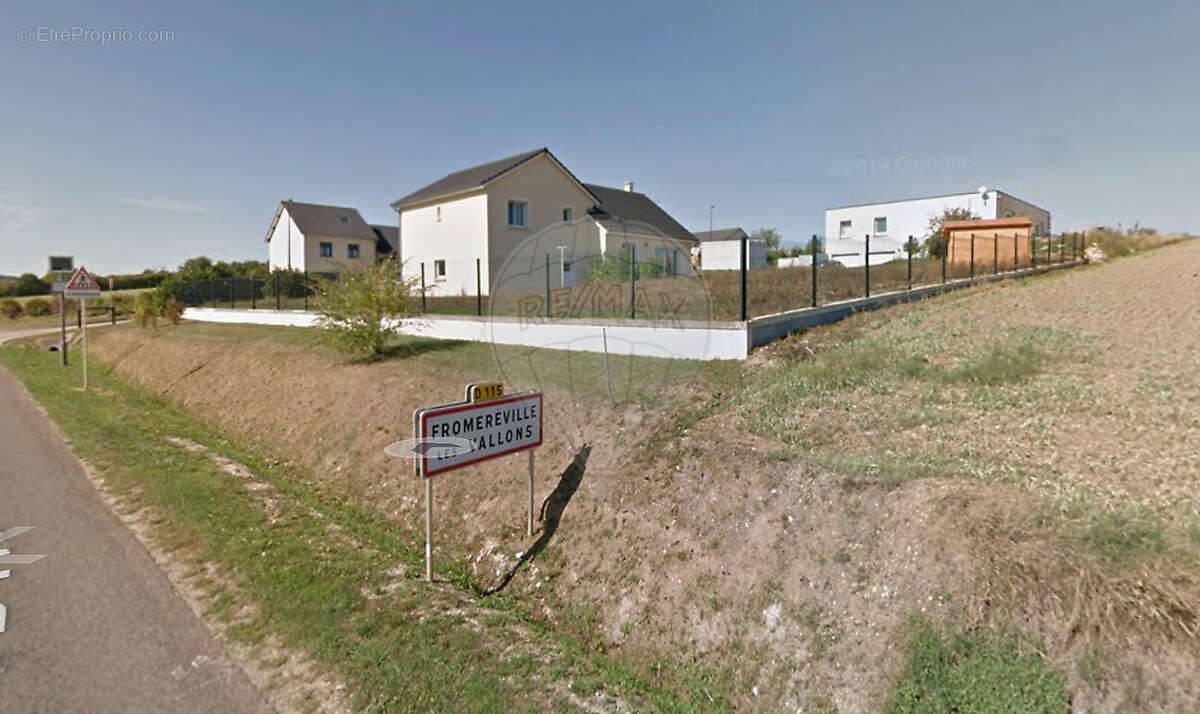 Terrain à FROMEREVILLE-LES-VALLONS