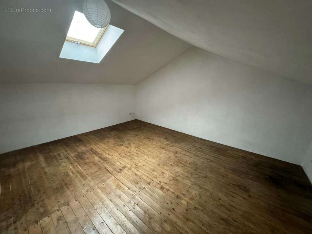 CREUSE -  Proche la SOUTERRAINE - Maison De Village De 86m2 Avec Petite Cour Intérieure - photo 6