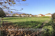 Terrain à SAINT-GENIS-POUILLY