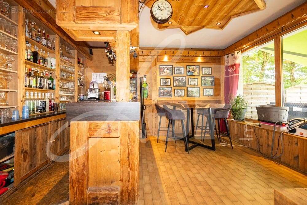 Hôtel restaurant Le Pont De Champ - Commerce à BEAUCROISSANT