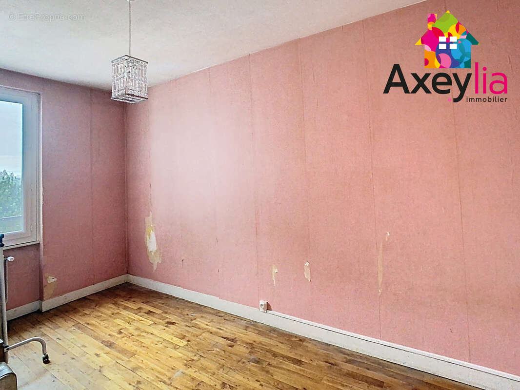 A vendre- roanne- appartement t5 avec balcon, cave et cellier - photo 6
