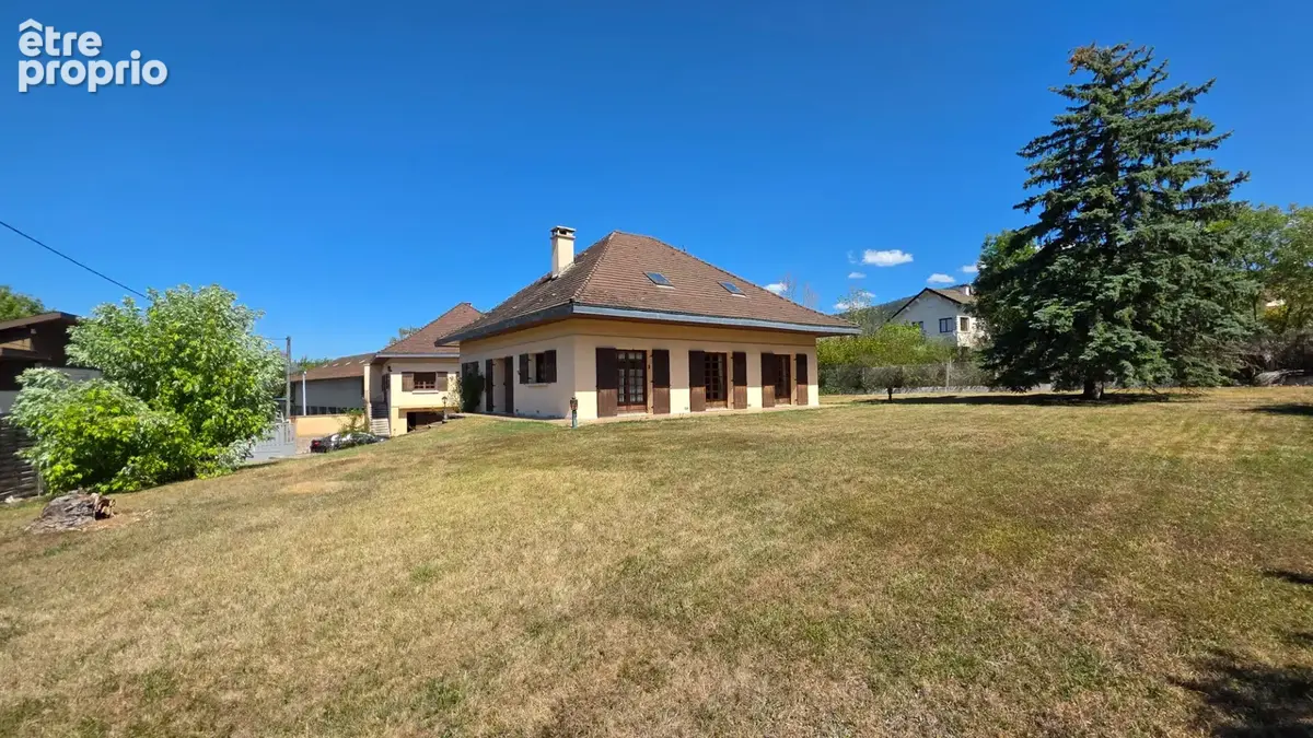 Villa Oyonnax 6 pièce(s) 259.5 m2 - photo 1