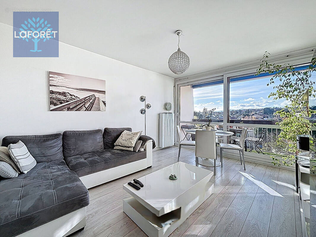 Appartement à SAINT-GENIS-LAVAL