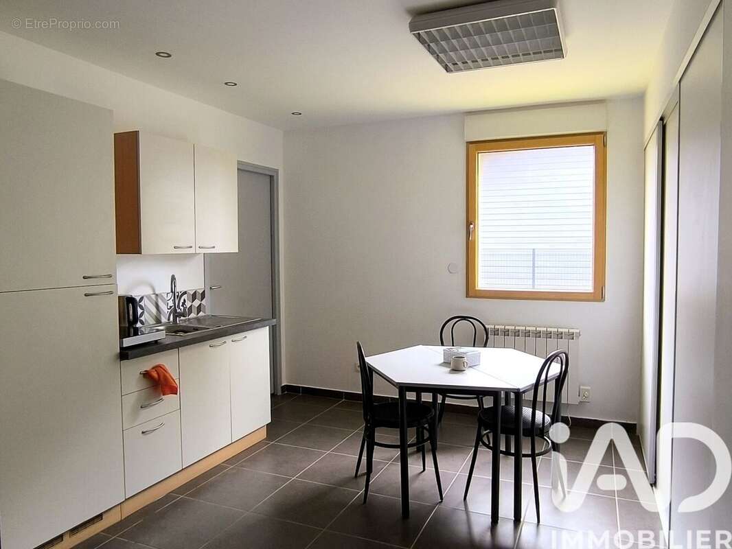 Appartement 640 m² à La Romagne  - photo 7