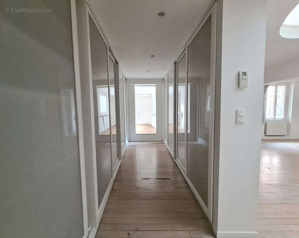  JEANNE D'ARC/RAYMOND IV : Bel appartement T3/T4 de 160m2 - photo 2