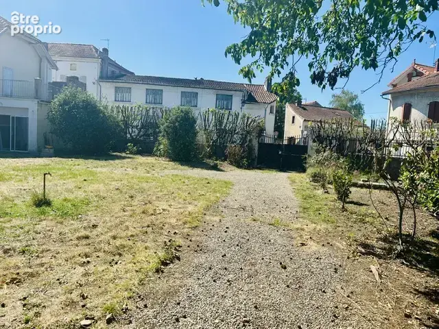 À vic-en-bigorre, centre ville - photo 14