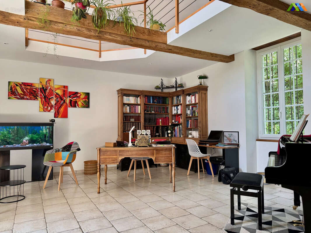 Maison 235 m² à Morlaas  - photo 6