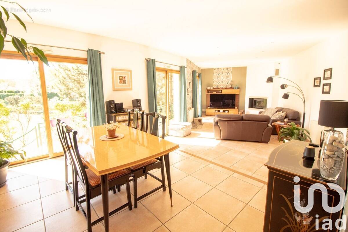 Photo 1 - Maison à LA QUEUE-LES-YVELINES