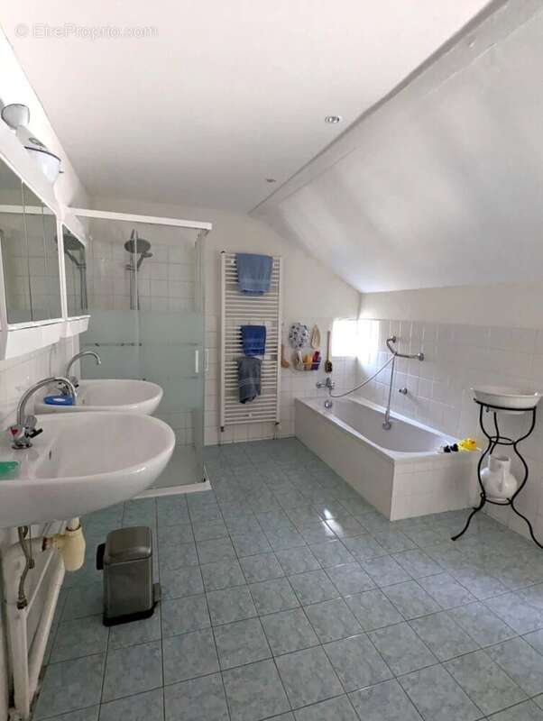 Maison à VICQ-EXEMPLET