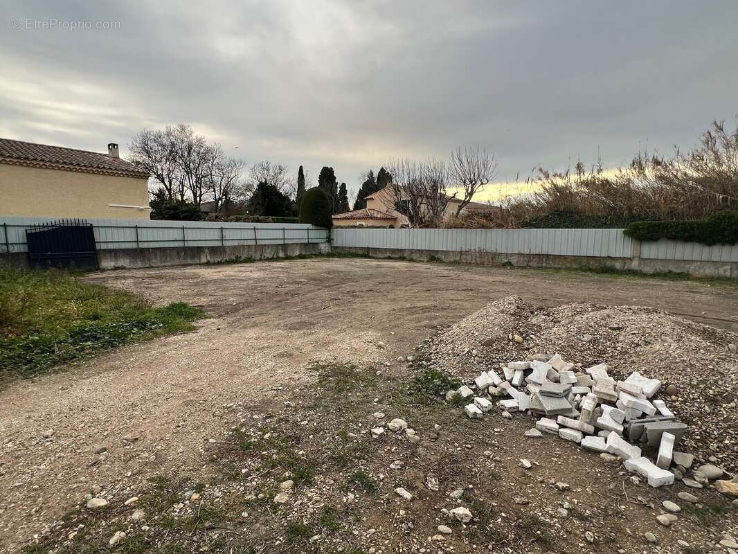 Terrain à EYGUIERES