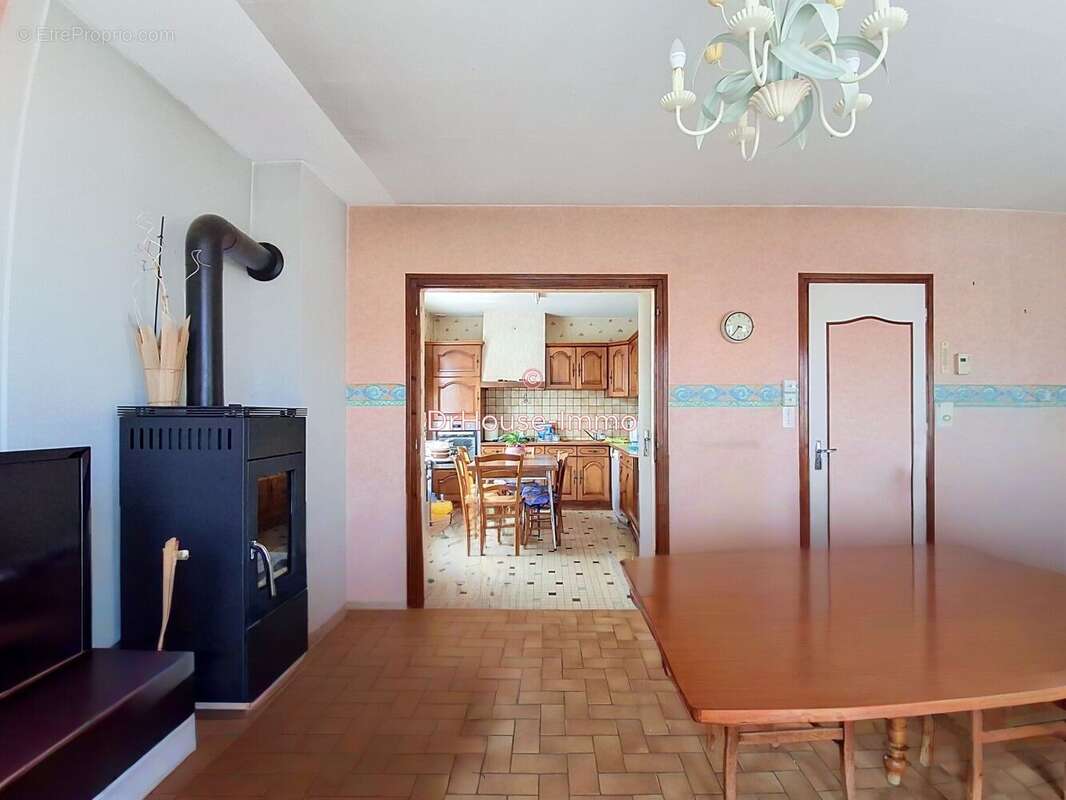 Maison 72 m² à Saint-Hilaire-Du-Harcouet  - photo 6