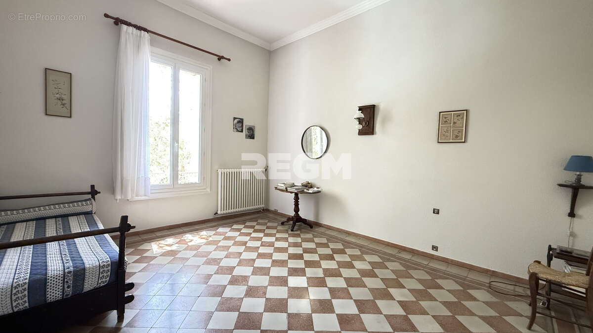 Maison à MONTBAZIN