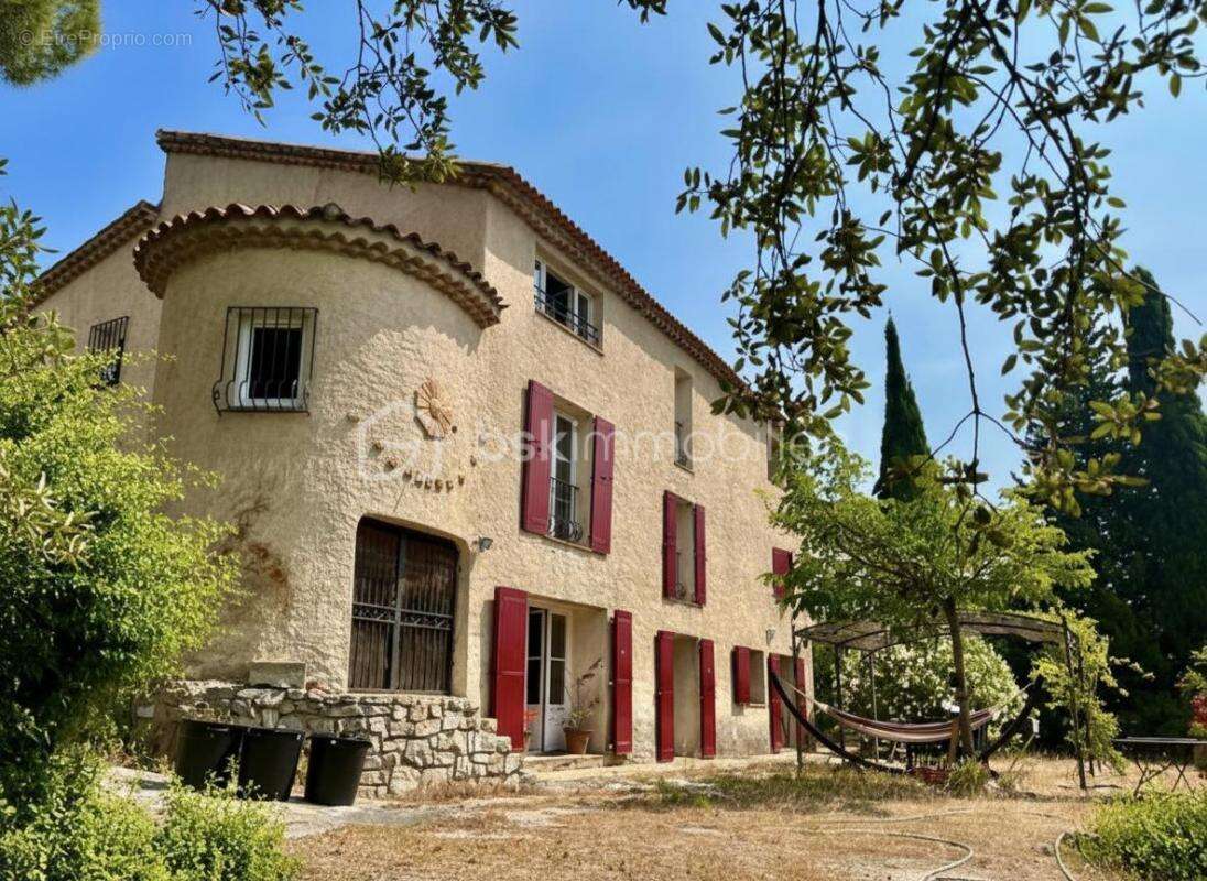 Maison à LE REVEST-LES-EAUX