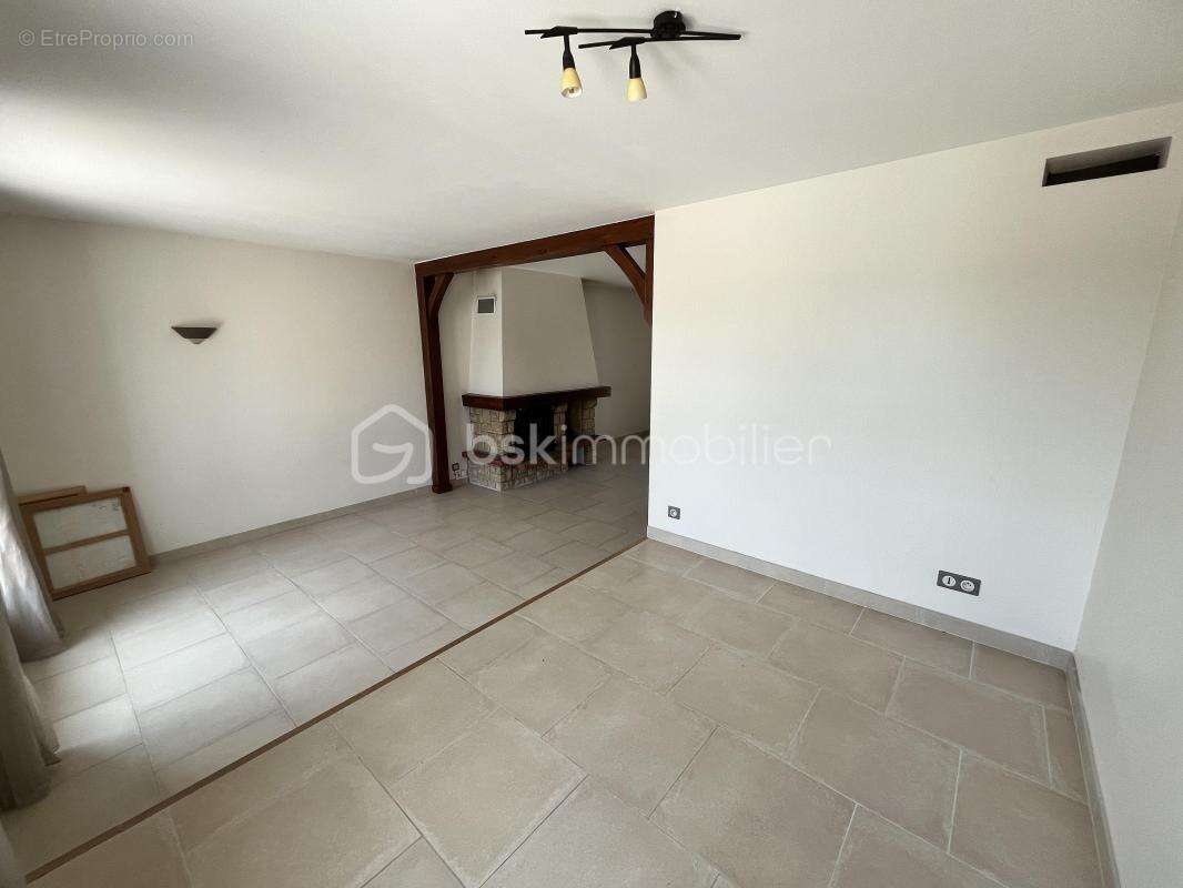 Propriété familiale de 156m² avec piscine, dépendances et vue dégagée sur la forêt des Bertranges - photo 8