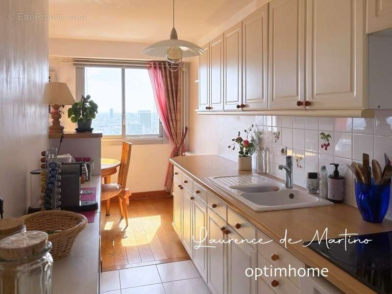 Appartement à COURBEVOIE