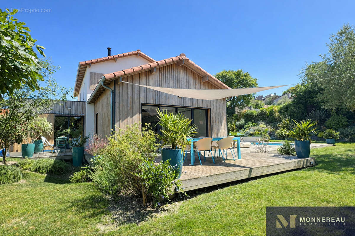 Maison à BARBEZIEUX-SAINT-HILAIRE