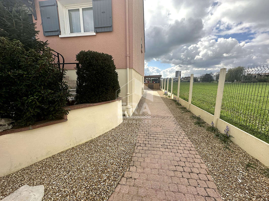 Maison à VARENNES-SUR-SEINE