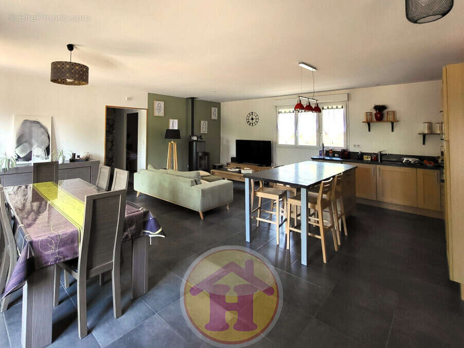 Maison à SAINT-JUNIEN