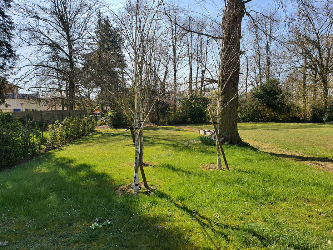 Terrain à LA CELLE-SAINT-CLOUD